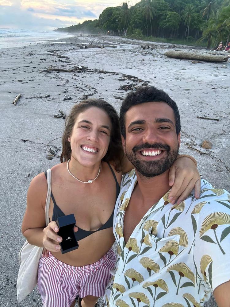 Marina e Gustavo na Costa Rica, onde rolou o pedido