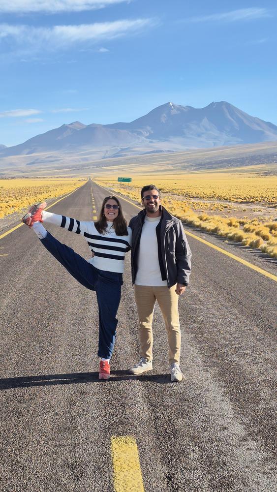 Marina e Gustavo no deserto do Atacama